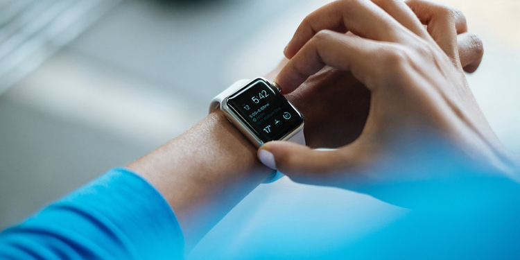 Benefits of Wearable Technology Using IoT